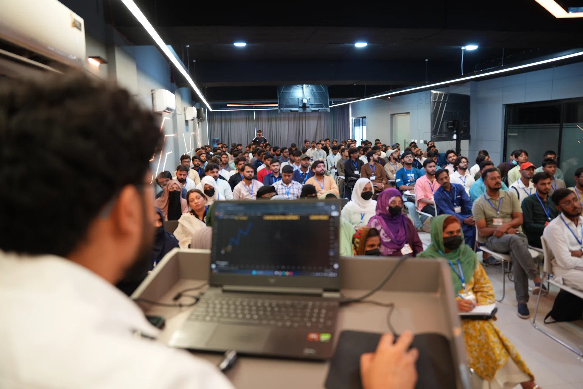 Live chart discussion in the campus classroom